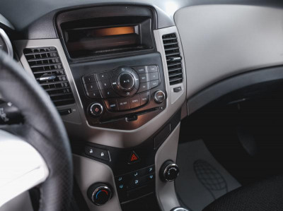 Chevrolet Cruze 1.6 MT (113 л.с.)