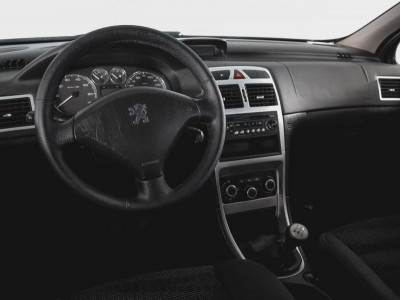 Peugeot 307 1.6 MT (110 л. с.)
