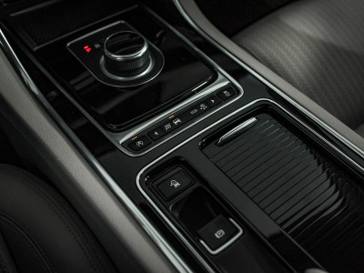 Jaguar XF 2.0 D AT AWD (180 л. с.)