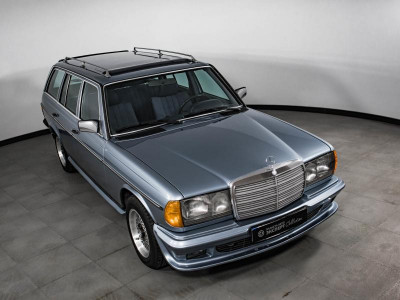 Mercedes-Benz W123 230 2.0 MT (136 л.с.)
