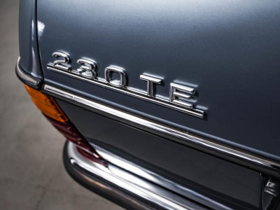 Mercedes-Benz W123 230 2.0 MT (136 л.с.)