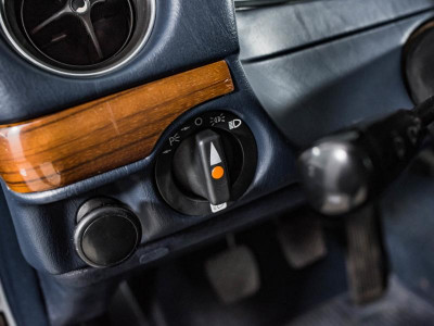 Mercedes-Benz W123 230 2.0 MT (136 л.с.)