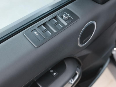Land Rover Discovery 3.0 TDV6 AT 4WD (249 л.с.)