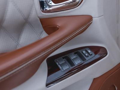 Lexus LX 570 5.7 AT (367 л.с.) 4WD