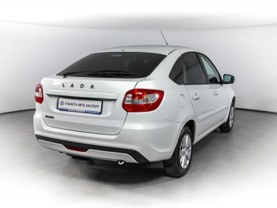 LADA Новая Granta хетчбэк 1.6 AT 16кл (98 л. с.)