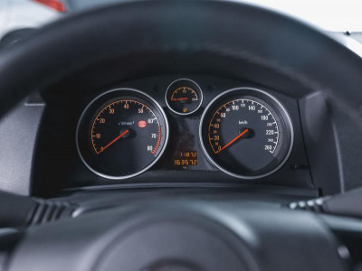 Opel Astra 1.6 Easytronic (115 л. с.)