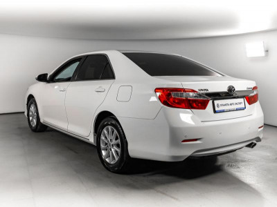 Toyota Camry 2.5 AT (181 л. с.)