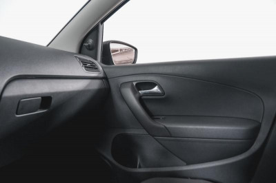 Volkswagen Polo 1.6 MPI MT (110 л. с.)