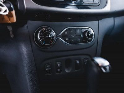 Renault Sandero 1.6 AT (102 л. с.)