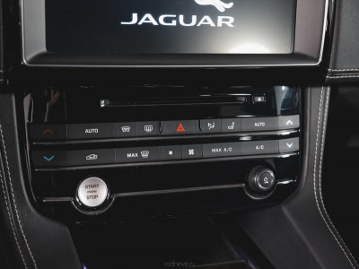 Jaguar F-Pace 3.0 D AT AWD (300 л.с.)