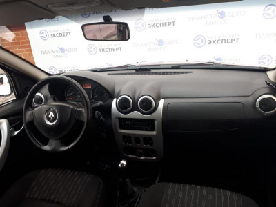 Renault Sandero 1.6 MT (84 л. с.)