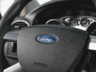 Ford Focus 1.6 MT (101 л. с.)