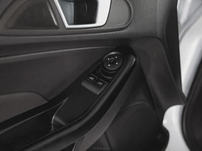 Ford Fiesta Хетчбэк 1.6 AT (105 л. с.)