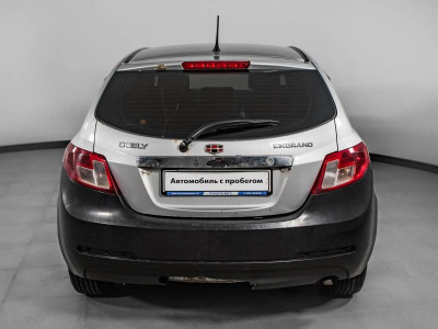 Geely Emgrand EC7 1.8 MT (126 л. с.)
