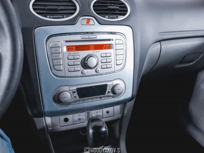 Ford Focus 1.6 AT (101 л. с.)