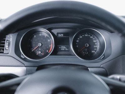 Volkswagen Jetta 1.6 MPI MT (105 л. с.)
