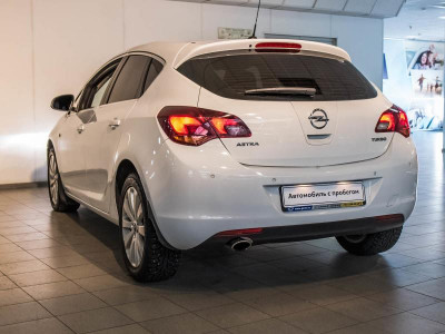 Opel Astra 1.4 Turbo AT (140 л. с.)