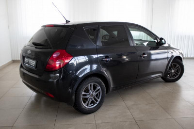 Kia Ceed 1.6 MT (122 л. с.)