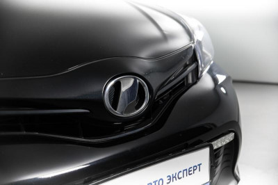 Toyota Vitz 1.3 CVT (94 л. с.)