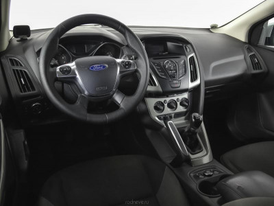 Ford Focus 1.6 MT (105 л. с.)