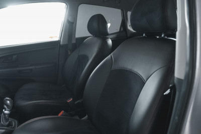 Kia Venga 1.6 MT (125 л. с.)