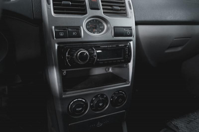 LADA Priora 1.6 MT 16 кл (Евро-3) (98 л. с.)