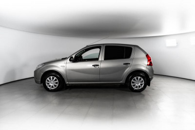 Renault Sandero 1.6 MT (84 л. с.)