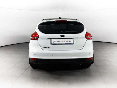 Ford Focus Хетчбэк 1.6 Ti-VCT PowerShift (125 л. с.) White and Black