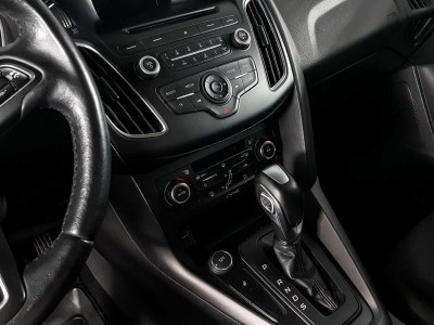 Ford Focus Хетчбэк 1.6 Ti-VCT PowerShift (125 л. с.) White and Black