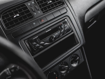 Volkswagen Polo 1.6 MPI MT (110 л. с.)