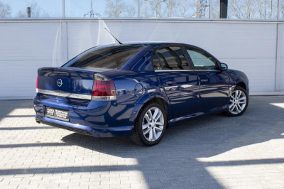 Opel Vectra 1.8 MT (140 л. с.)