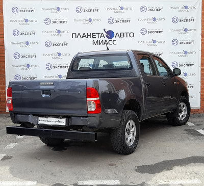 Toyota Hilux 2.5D MT Turbo AWD (144 л. с.)