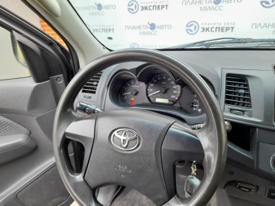 Toyota Hilux 2.5D MT Turbo AWD (144 л. с.)
