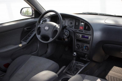 Hyundai Elantra 1.6 MT (107 л.с.)