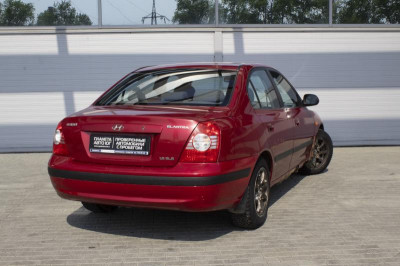 Hyundai Elantra 1.6 MT (107 л.с.)