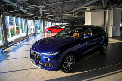 Maserati Levante 3.0 V6 AT (350 л.с.)