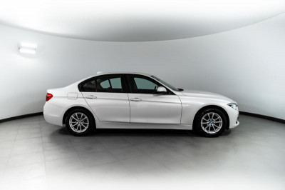 BMW 3 серия 320i AT (184 л. с.)