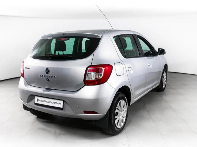 Renault Sandero 1.6 MT (82 л. с.)