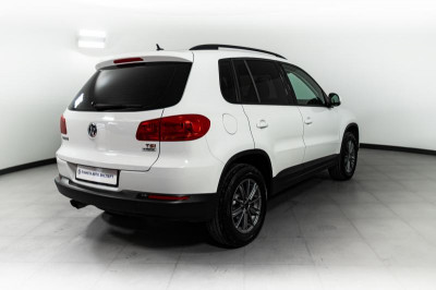Volkswagen Tiguan 1.4 TSI BlueMotion DSG (150 л. с.)