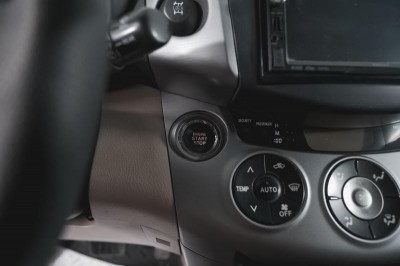 Toyota RAV4 2.0 AT (152 л.с.) 4WD