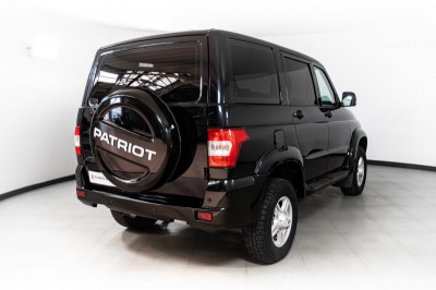 УАЗ Patriot 2.7 MT (135 л. с.)