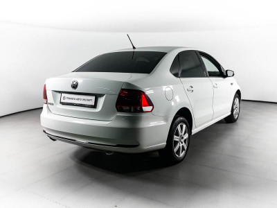 Volkswagen Polo 1.6 MPI AT (110 л. с.)