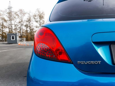 Peugeot 207 1.4 MT (90 л.с.)