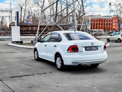 Volkswagen Polo 1.6 MT (105 л. с.)